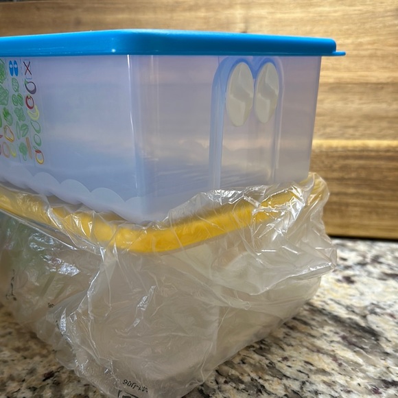 Tupperware FridgeSmart Medium Set - Picture 2 of 3